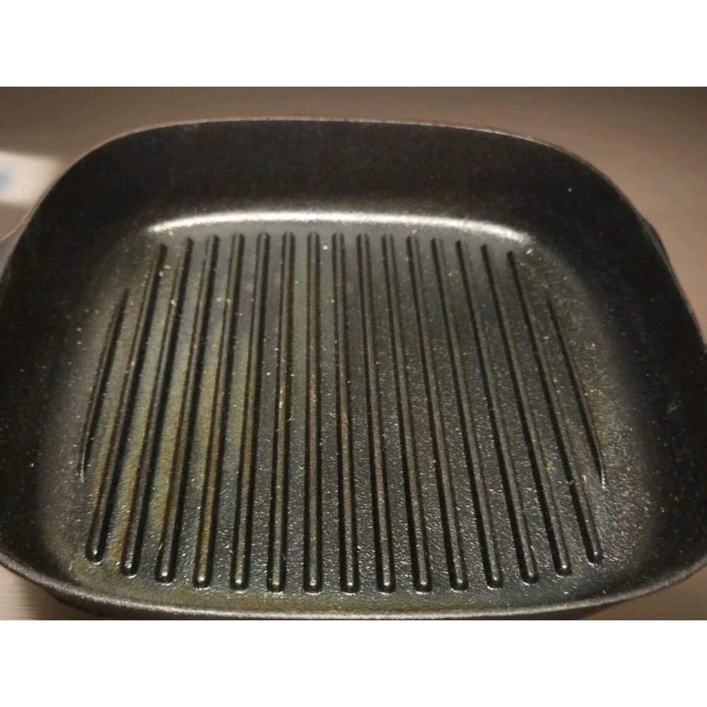 IKEA #50143 Casst Iron 11x11 Inch Pan Square Griddler No Wobble.  Seasoned.  EUC
